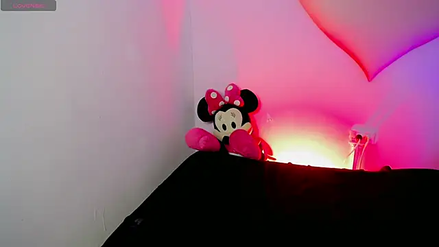 Mishell_hot_'s cam snapshot