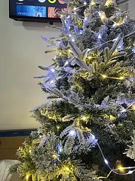 MrLeoLatino live sex cam