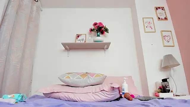 LauraRaider live sex cam