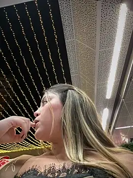 lunablossom_ live sex cam