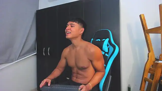 Bray_Kevin live sex cam