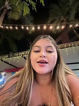 lunablossom_ live sex cam