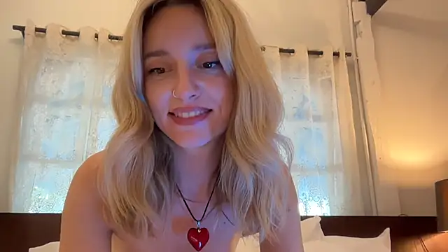 SirenaBelle live sex cam