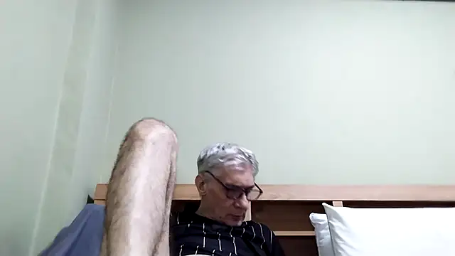 BIGUNCUTHARDCOCK live sex cam