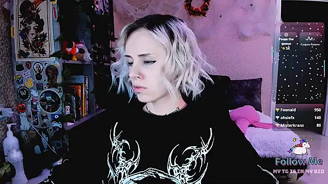 NaniMoore live sex cam