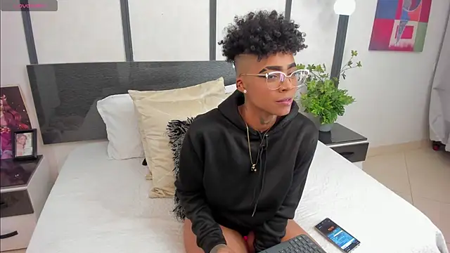 LuciaWallace's cam snapshot