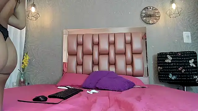 KOURTNEY--'s cam snapshot