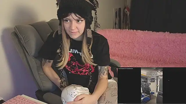 Kisi_misi's cam snapshot