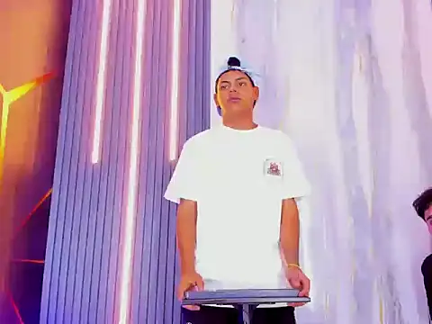 Tommy_bigcock19 live sex cam