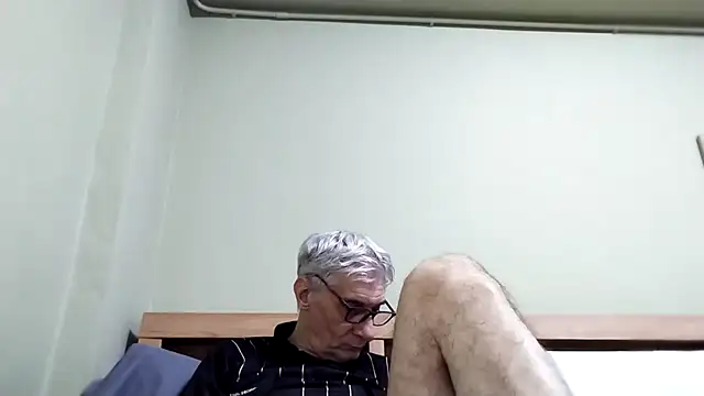 BIGUNCUTHARDCOCK live sex cam