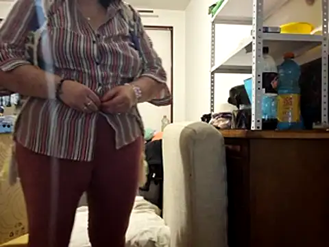 Samantha_Squirt@xh live sex cam