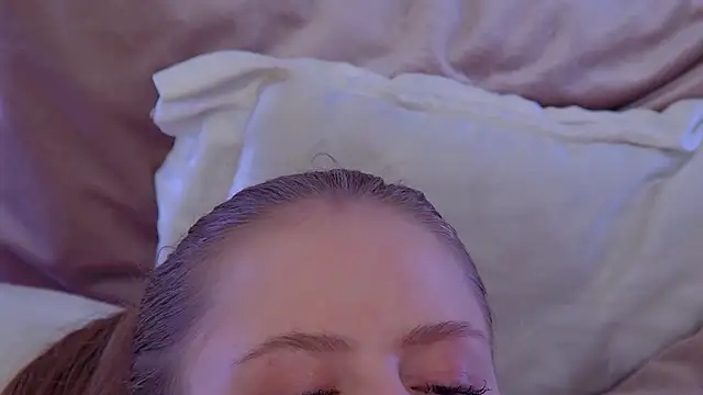 SelinSwarovski live sex cam