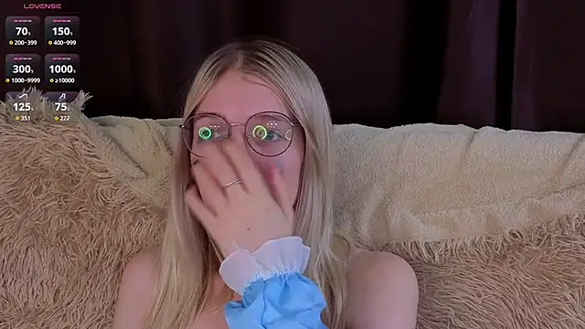 MonicaShiny live sex cam