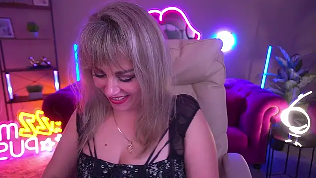 CandyLadyyy live sex cam