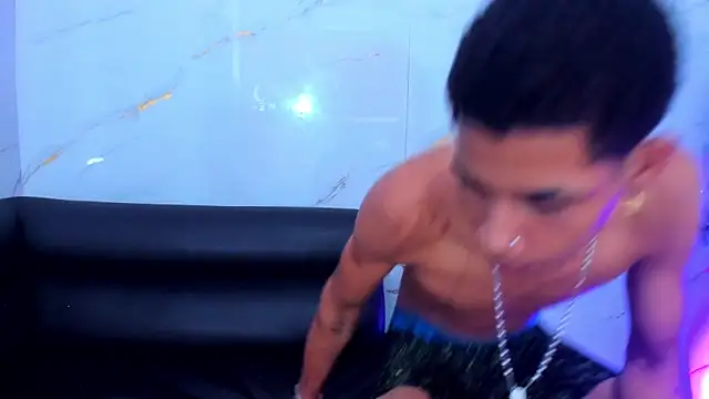 Little_nicoll live sex cam