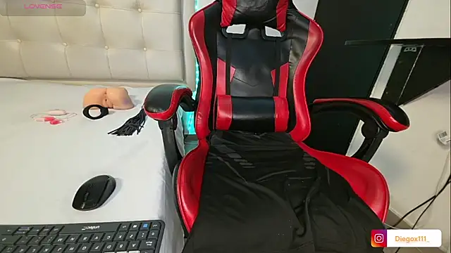 DiegoMilk111 live sex cam