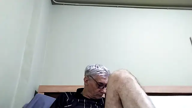 BIGUNCUTHARDCOCK live sex cam