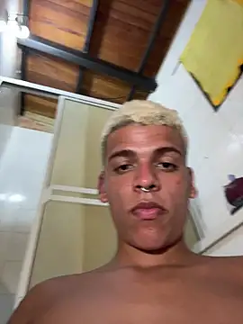 MrLeoLatino live sex cam