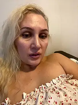 YourBlondee live sex cam