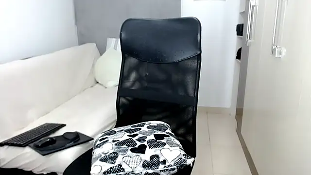 Laura-pervert's cam snapshot