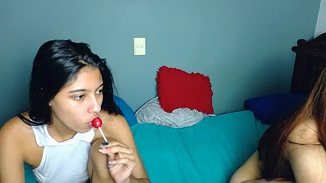 strawberrymia68 live sex cam