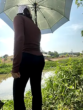 BigAssBee's cam snapshot