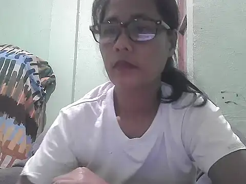 HotLadyPinay32's cam snapshot