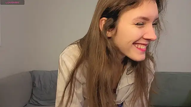 LauraYoungg's cam snapshot