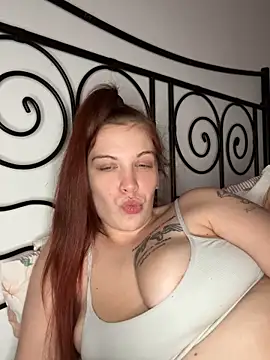 Curvy-little-red's cam snapshot