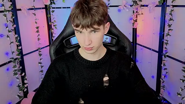 Maxwellchiik live sex cam