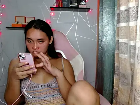 asian_cumstarrhian live sex cam