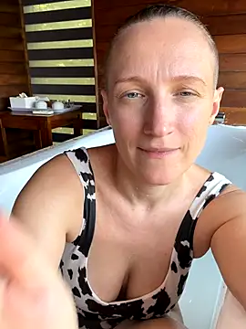 UmaTruewoman live sex cam