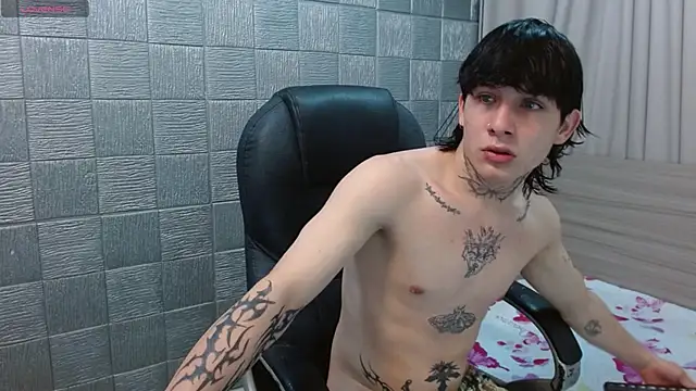 Iantwink18 live sex cam