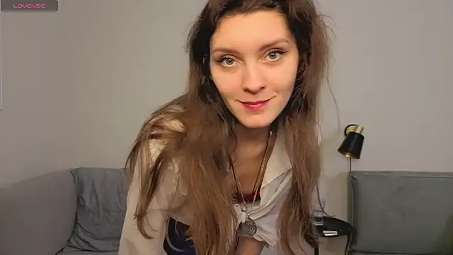 LauraYoungg live sex cam