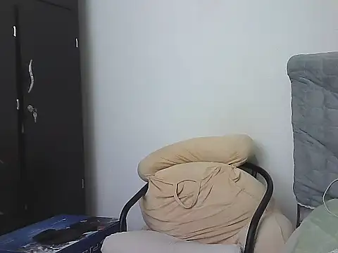 AlphaLatinoBear live sex cam