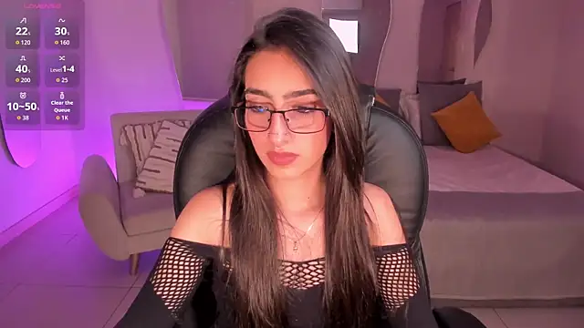 LarisaSmirnov live sex cam