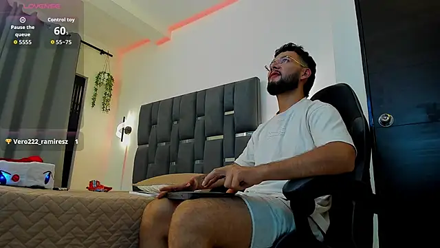 noah_corvelle live sex cam