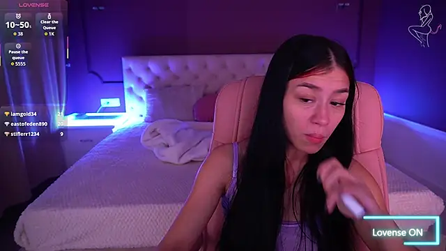 FataleNellie live sex cam