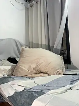 MrLeoLatino live sex cam