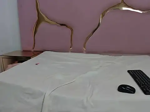 RoxanneBloom's cam snapshot