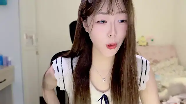 Onecutelittle's cam snapshot