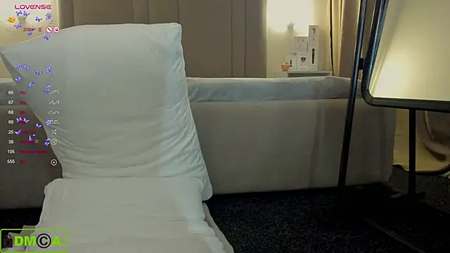 MikaBloom's cam snapshot