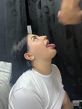 pareja_curiosa19's cam snapshot