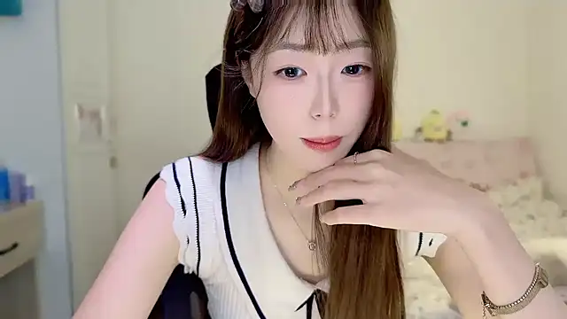 Onecutelittle's cam snapshot