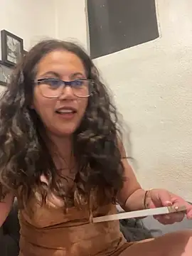 MirandaLatinaLovely's cam snapshot