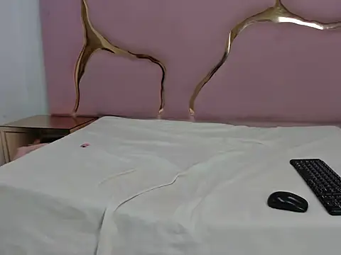 RoxanneBloom's cam snapshot