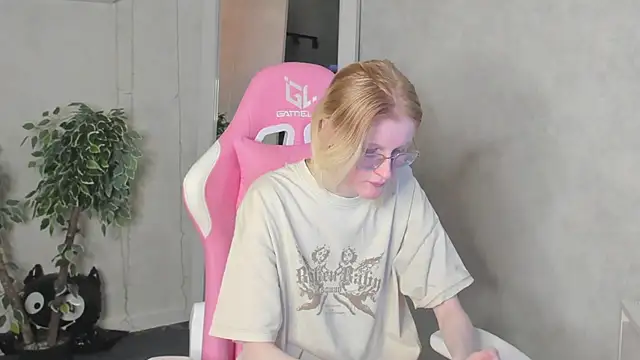 ElizabethHarpper's cam snapshot