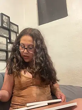 MirandaLatinaLovely's cam snapshot