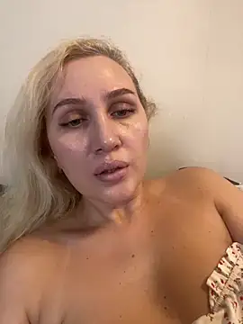 YourBlondee live sex cam