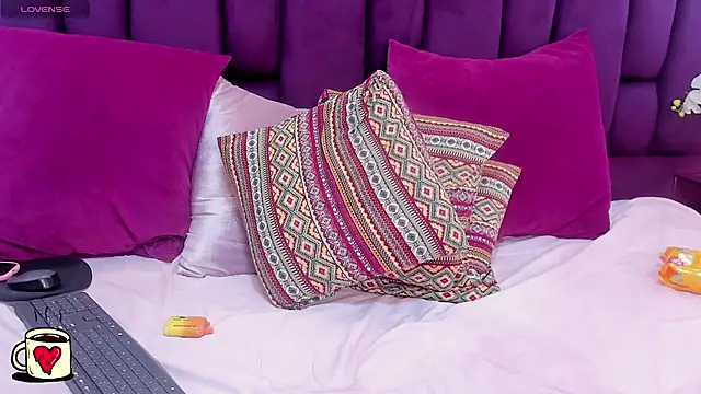 charis_hill's cam snapshot